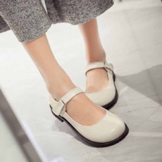 รองเท้าส้นเตี้ย เพื่อสุขภาพเท้าที่ดีแฟชั่นเกาหลีคัทชูหนังใหม่ นำเข้าไซส์33ถึง43 สีครีม - พรีออเดอร์RB2330 ราคา1800บาท