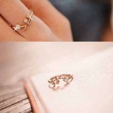 แหวนทองคำ รูปตัวโน้ตแฟชั่นเกาหลีประดับคริสตัลสวยหรู 9K Rose Gold Rings นำเข้า ไซส์8 - พร้อมส่งW230 ราคา250บาท