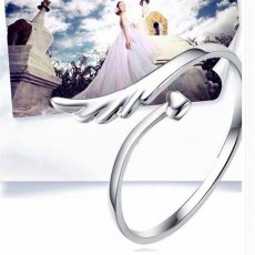 แหวนแฟชั่นเกาหลี รูปหัวใจปลายเปิดแบบปีกนางฟ้า Silver Heart Angle Ring นำเข้า สีเงิน - พร้อมส่งW350 ราคา150บาท