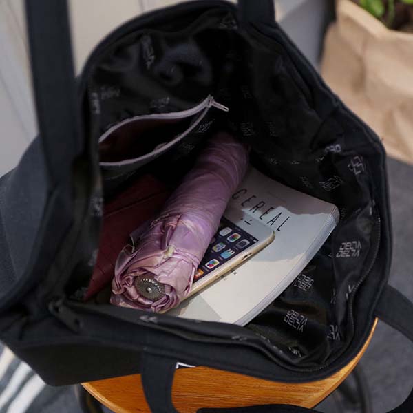 กระเป๋าสะพายผ้า แฟชั่นเกาหลีลายวินเทจน่ารักมีซิปปิด นำเข้า สีดำ - พร้อมส่งIS1061 ราคา350บาท