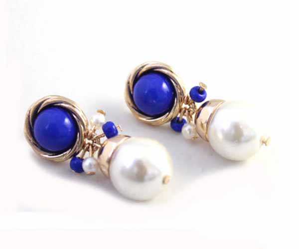 ต่างหูมุก แฟชั่นเกาหลีดีไซน์หรูสไตล์แบรนด์ทรงหยดน้ำ Blue Beads Earrings นำเข้า สีน้ำเงิน - พร้อมส่งW253 ราคา300บาท