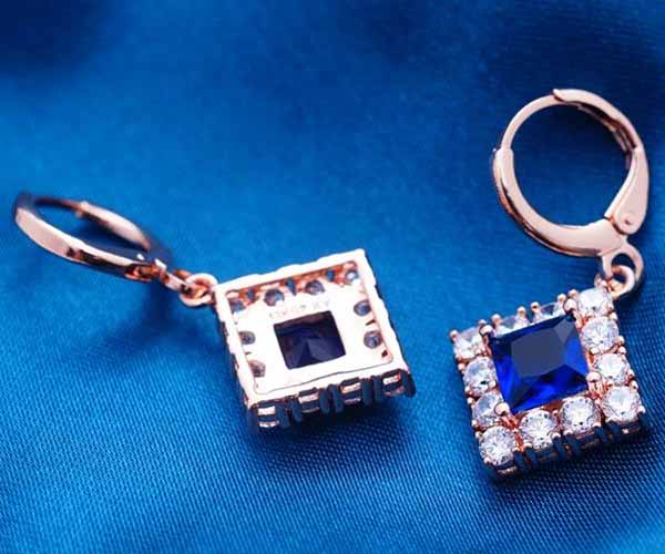 ต่างหูเพชร แฟชั่นเกาหลีแบบห่วงประดับคริสตัลรูปสี่เหลี่ยม CZ Gold Earrings นำเข้า สีน้ำเงิน - พร้อมส่งW365 ราคา450บาท