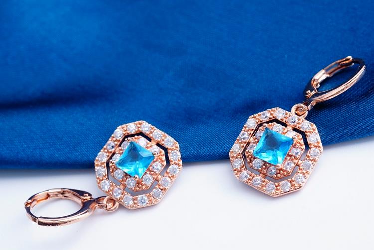 ต่างหูเพชร แฟชั่นเกาหลีแบบห่วงประดับคริสตัลรูป8เหลี่ยม CZ Gold Earrings นำเข้า สีฟ้า - พร้อมส่งW366 ราคา450บาท