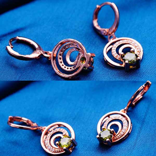 ต่างหูเพชร แฟชั่นเกาหลีแบบห่วงประดับคริสตัลคลื่นน้ำวงกลม CZ Gold Earrings นำเข้า สีเขียว - พร้อมส่งW367 ราคา450บาท