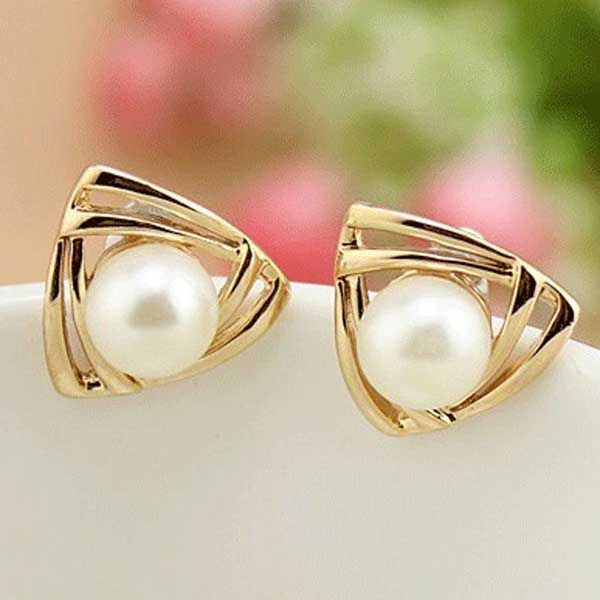 ต่างหูมุก ฐานสามเหลี่ยมไขว้หรูหราใหม่แฟชั่นเกาหลีสวย 14K Gold Earrings นำเข้า สีทอง - พร้อมส่งW494 ราคา300บาท