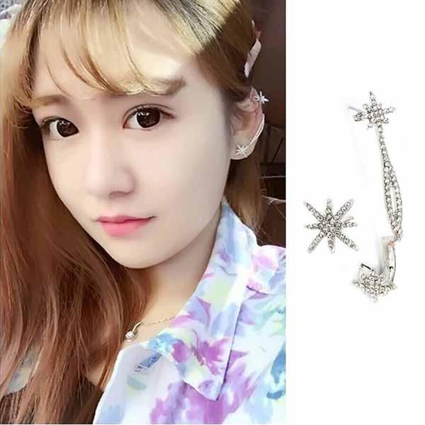 ต่างหูคลิป คริสตัลรูปดาวหรูหราใหม่แฟชั่นเกาหลีสวย Stars Crystal Cuff Earrings นำเข้า สีเงิน - พร้อมส่งW748 ราคา159บาท